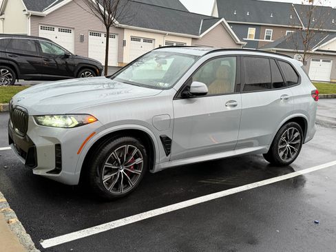 Used 2025 BMW X5 xDrive50e w/ M Sport Package image 13