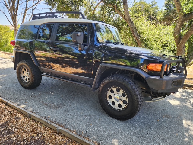 Used 2007 Toyota FJ Cruiser 4WD w/ Upgrade Pkg 1 image 2