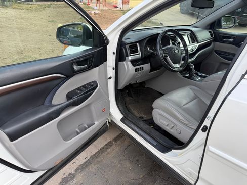 Used 2015 Toyota Highlander Limited Platinum AWD/4WD image 14