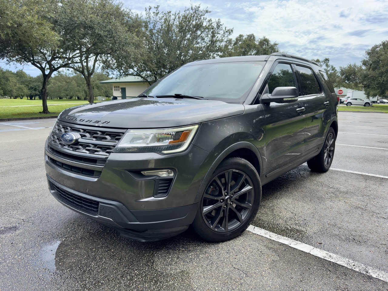 Used 2018 Ford Explorer XLT w/ Equipment Group 202A FWD image 1