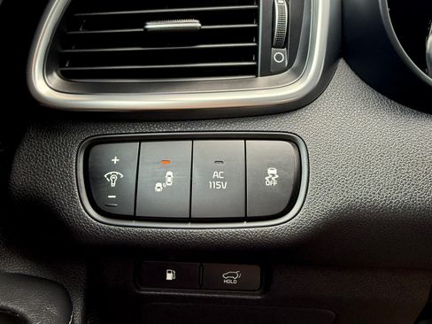 Used 2016 Kia Sorento SX image 21