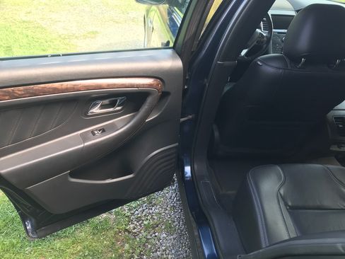 Used 2016 Ford Taurus Limited FWD image 15