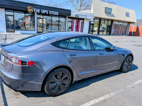 Used 2022 Tesla Model S Plaid image 6