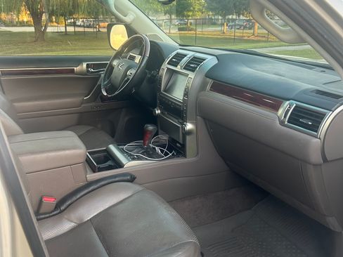 Used 2010 Lexus GX 460 w/ Comfort Plus Pkg AWD/4WD image 12