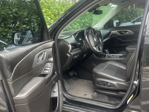 Used 2020 Chevrolet Traverse LT w/ LT Premium Package FWD image 6