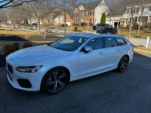 Used 2019 Volvo V90 T6 R-Design w/ Advanced Package image 4