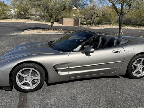 Used 2000 Chevrolet Corvette Convertible w/ Memory Pkg image 1