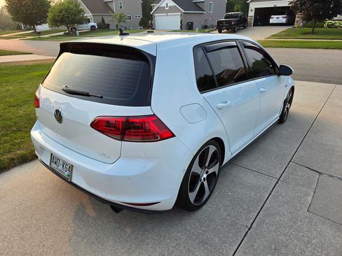 Used 2016 Volkswagen GTI SE w/ Driver Assistance Package FWD image 4