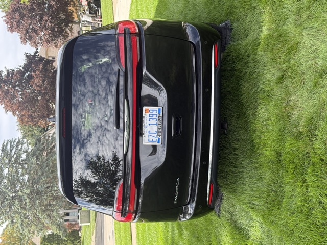 Used 2023 Chrysler Pacifica Touring-L FWD image 14