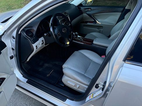 Used 2008 Lexus IS 250 w/ Premium Pkg RWD image 14