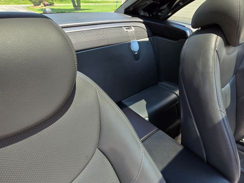 Used 2005 Mercedes-Benz SL 500 image 4