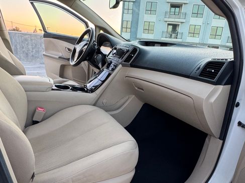 Used 2010 Toyota Venza FWD image 13