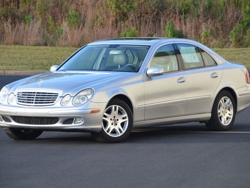 Used 2005 Mercedes-Benz E 320 CDI Sedan image 1