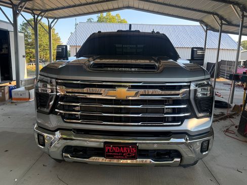 Used 2025 Chevrolet Silverado 3500 LTZ w/ LTZ Plus Package AWD/4WD image 8