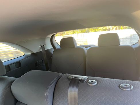 Used 2017 Kia Sorento LX w/ LX Convenience Package image 8