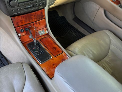Used 2002 Lexus LS 430 RWD image 9