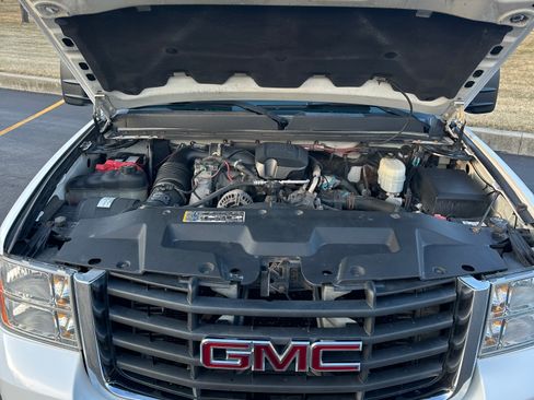 Used 2009 GMC Sierra 2500 SLE w/ Convenience Package image 12