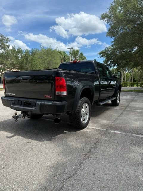 Used 2013 GMC Sierra 2500 Denali w/ Suspension Package, Off-Road AWD/4WD image 5
