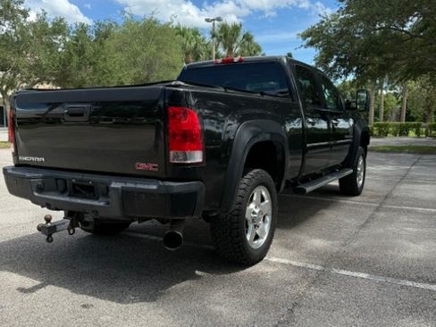 Used 2013 GMC Sierra 2500 Denali w/ Suspension Package, Off-Road AWD/4WD image 5