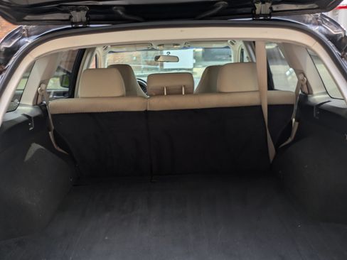 Used 2010 Subaru Outback 2.5i Premium AWD/4WD image 6