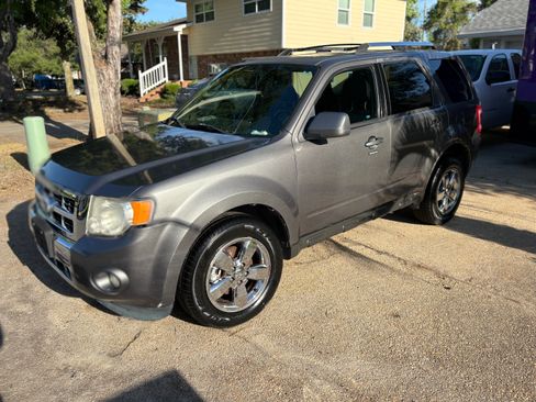 Used 2011 Ford Escape Limited w/ 301A Rapid Spec Order Code AWD/4WD image 4