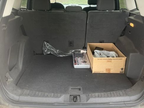 Used 2016 Ford Escape SE w/ Equipment Group 201A FWD image 2