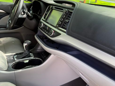 Used 2015 Toyota Highlander XLE AWD/4WD image 26
