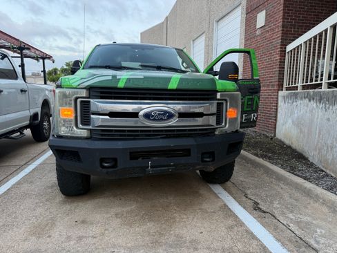 Used 2017 Ford F250 XLT w/ FX4 Off-Road Package AWD/4WD image 9