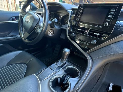 Used 2021 Toyota Camry SE image 11