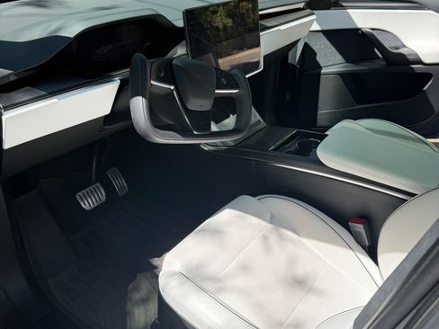 Used 2023 Tesla Model X Plaid image 10