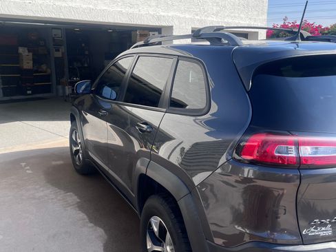 Used 2017 Jeep Cherokee Trailhawk image 5