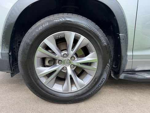Used 2015 Toyota Highlander XLE FWD image 16