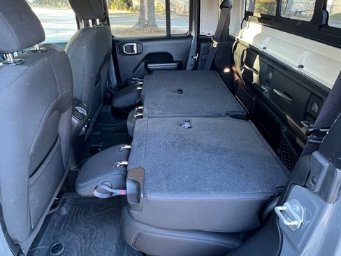 Used 2021 Jeep Gladiator Sport image 14