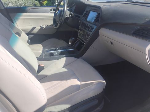 Used 2017 Hyundai Sonata Plug-In Hybrid image 11