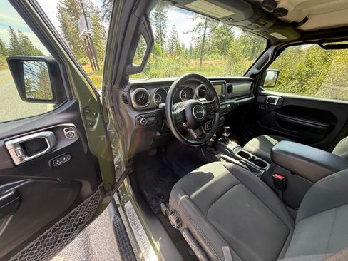 Used 2021 Jeep Wrangler Sport AWD/4WD image 10