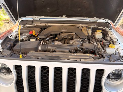 Used 2021 Jeep Gladiator Overland w/ Popular Equipment Package image 18