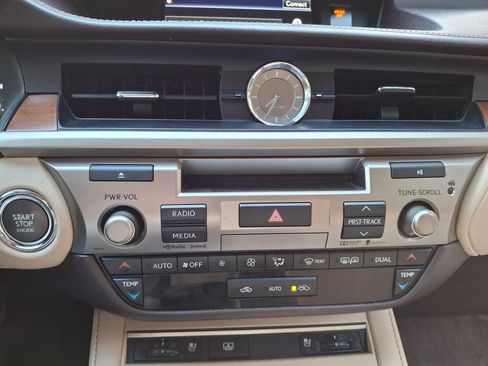 Used 2016 Lexus ES 350 w/ Luxury Package w/Wood Trim FWD image 13
