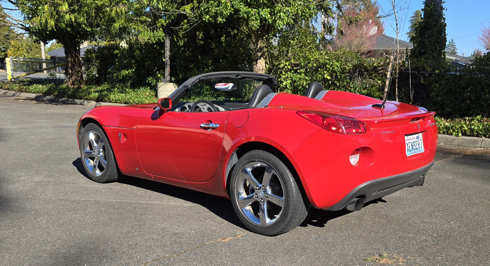 Used 2008 Pontiac Solstice GXP w/ Premium Package RWD image 6