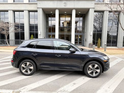 Used 2020 Audi Q5 2.0T Premium w/ Titanium Sport Package image 1