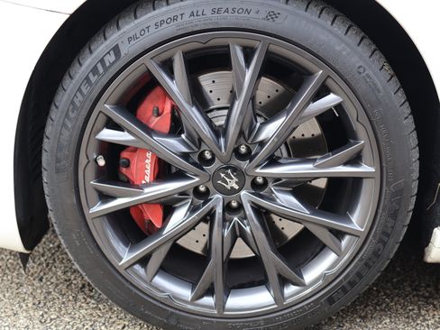 Used 2017 Maserati Quattroporte GTS GranSport image 13