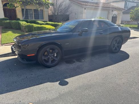 Used 2017 Dodge Challenger R/T image 4
