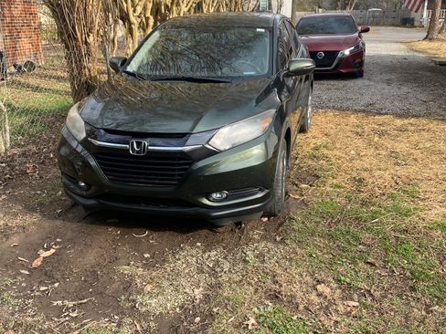 Used 2017 Honda HR-V EX image 2