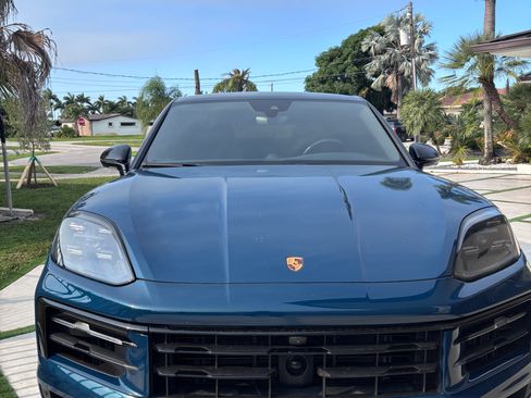 Used 2024 Porsche Cayenne Coupe AWD/4WD image 10