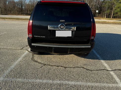 Used 2007 Cadillac Escalade AWD w/ Information Package image 6