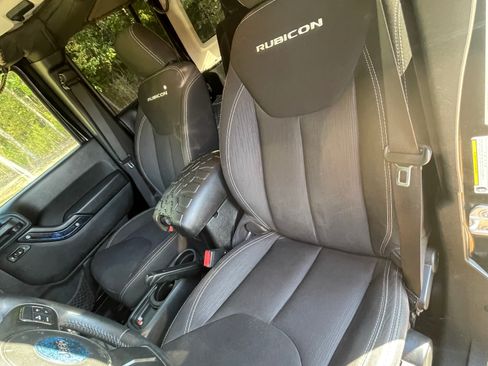 Used 2015 Jeep Wrangler Unlimited Rubicon AWD/4WD image 11
