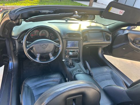 Used 2000 Chevrolet Corvette Convertible w/ Memory Pkg RWD image 11