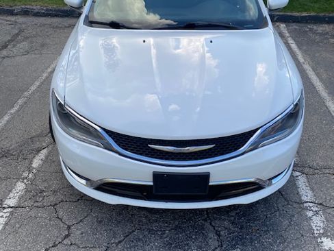 Used 2016 Chrysler 200 Limited w/ Convenience Group image 1