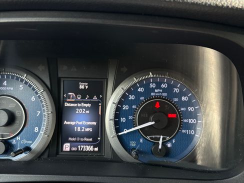 Used 2016 Toyota Sienna Limited Premium image 4