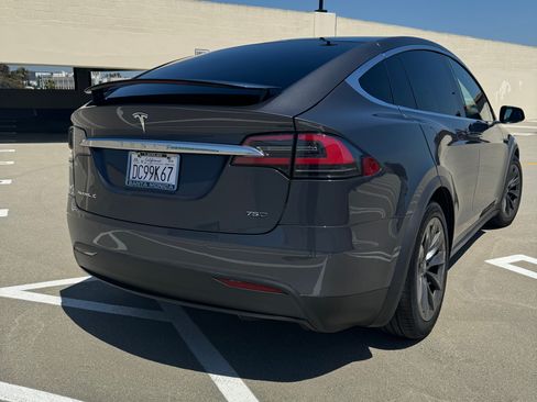 Used 2018 Tesla Model X 75D image 16