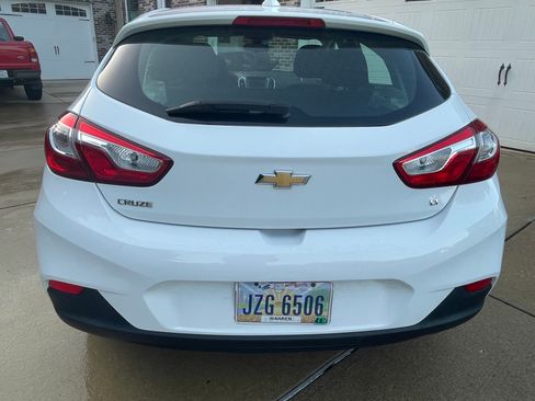 Used 2017 Chevrolet Cruze LT w/ Convenience Package FWD image 4